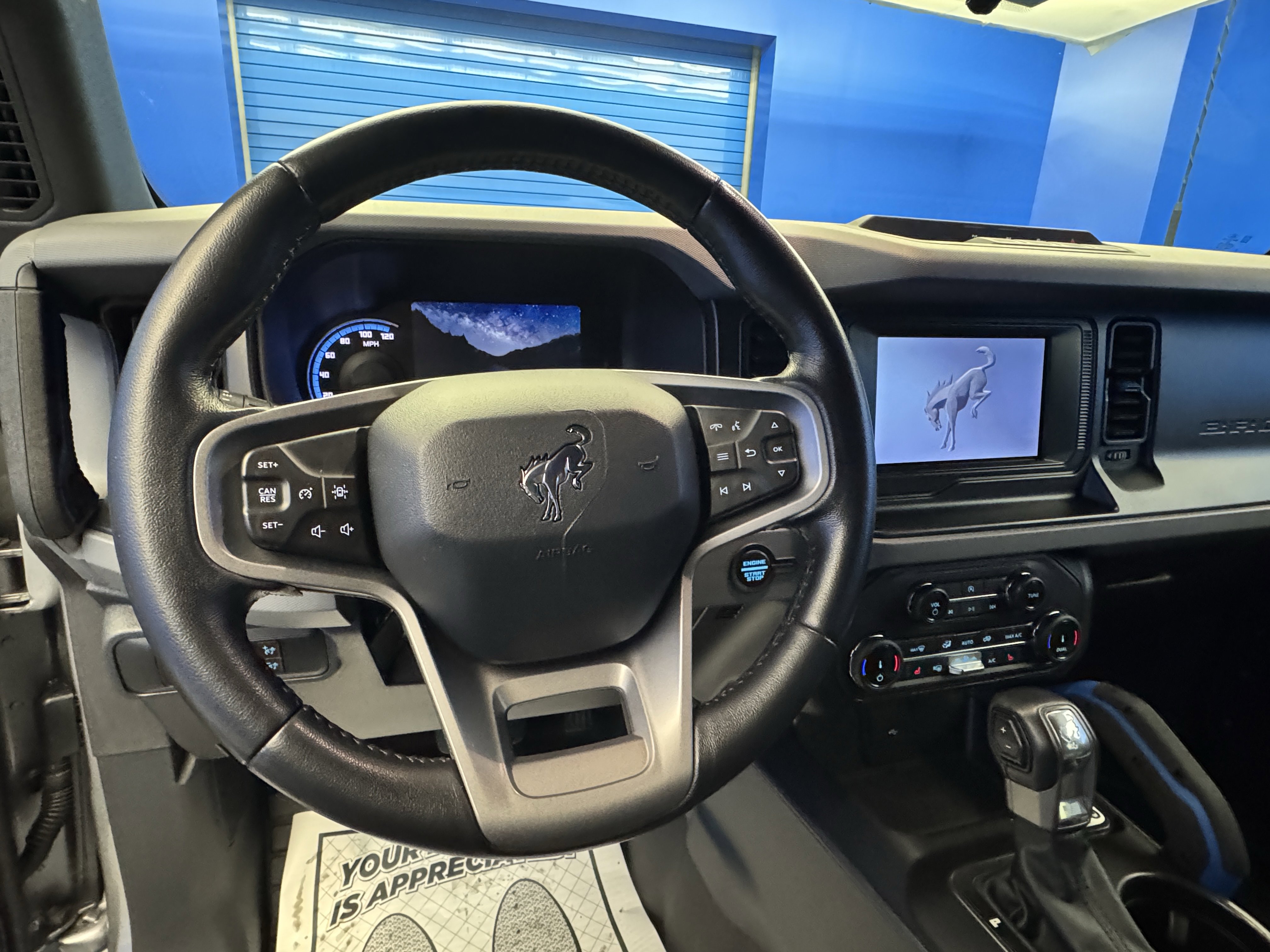 2022 Ford Bronco Black Diamond photo 2