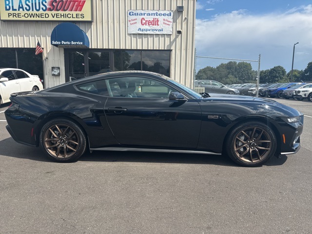 2024 Ford Mustang GT Premium photo 2