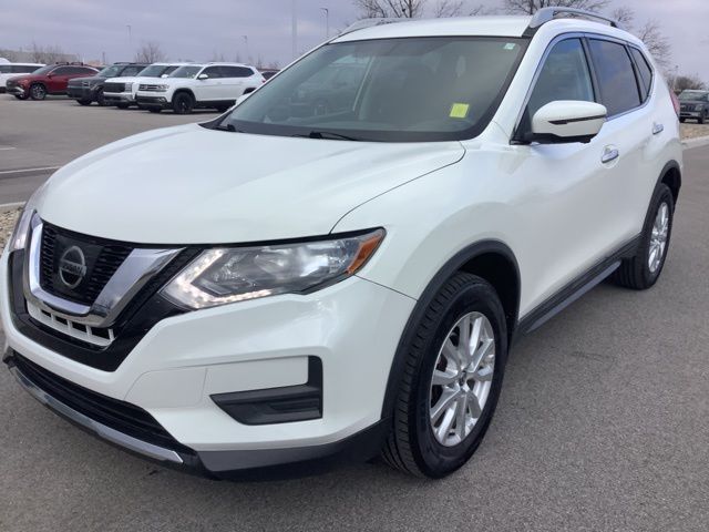 2017 Nissan Rogue SV's photo