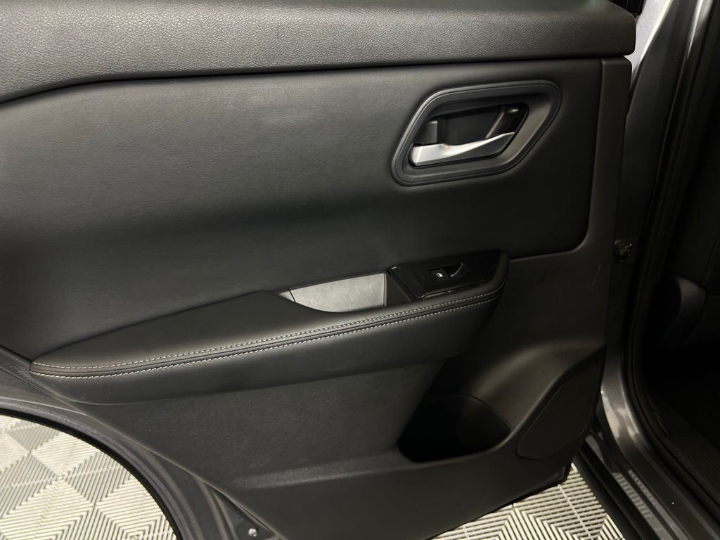 2024 Nissan Rogue SV photo 22