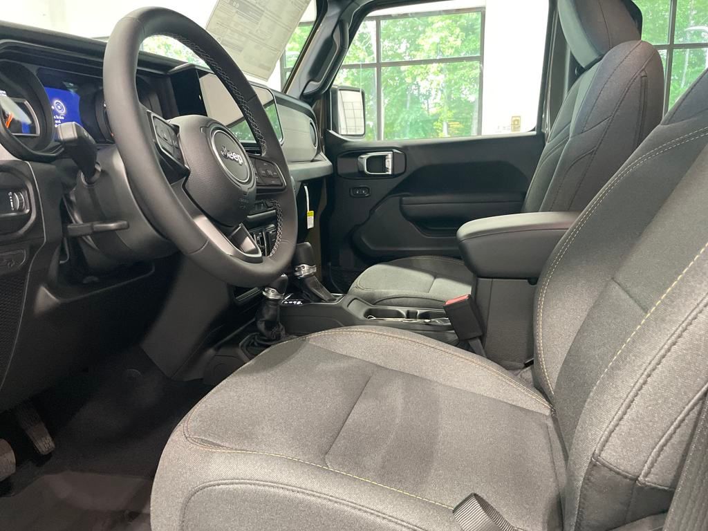 2025 Jeep Gladiator Sport S photo 2