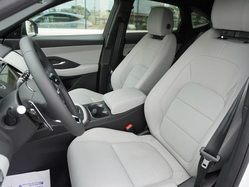 2024 Jaguar E-PACE P250 photo 9