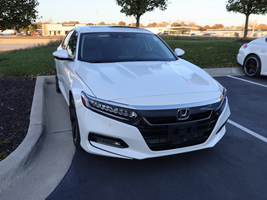 2018 Honda Accord Touring photo 4