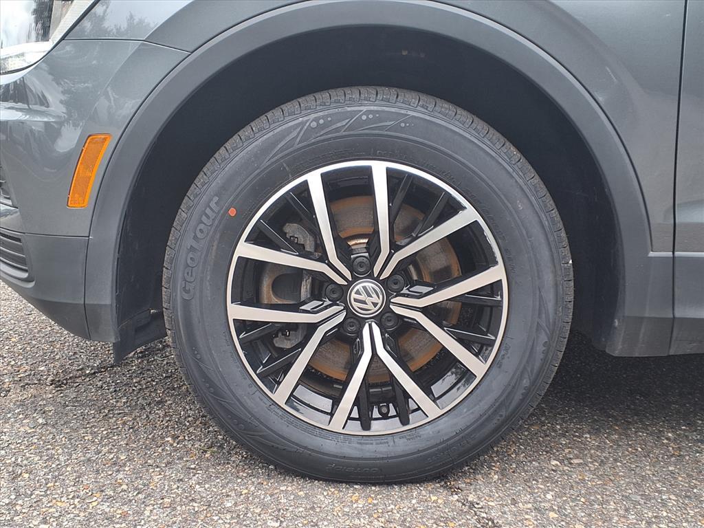 2021 Volkswagen Tiguan SE photo 3