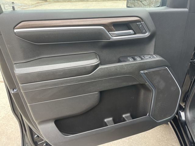 2023 Chevrolet Silverado 1500 LT photo 2