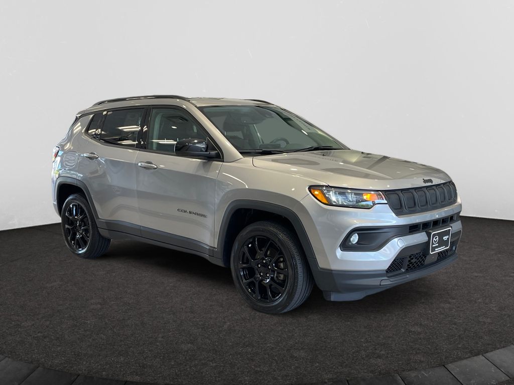 2022 Jeep Compass Latitude Lux photo 7