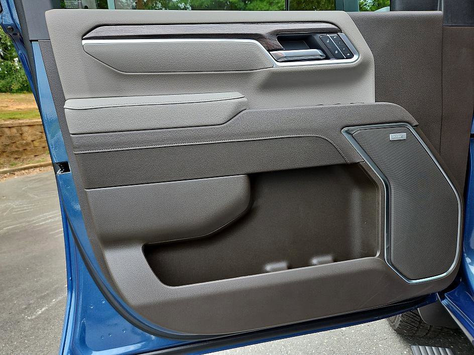 2025 Chevrolet Silverado 2500HD LTZ photo 13