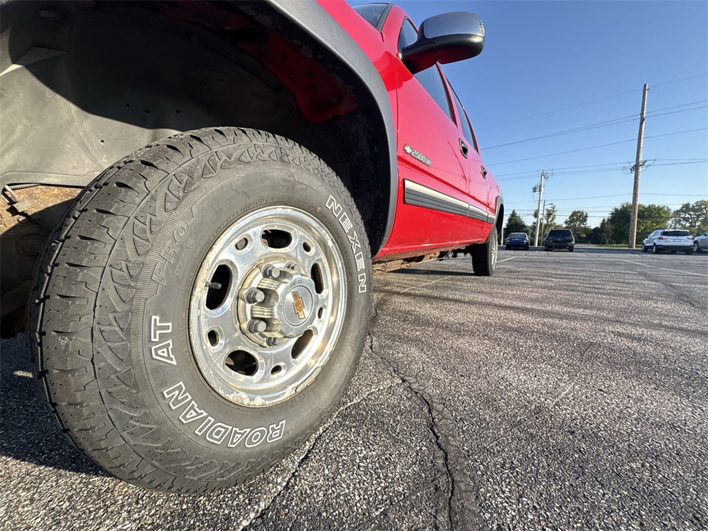 2001 Chevrolet Silverado 2500HD LT photo 17
