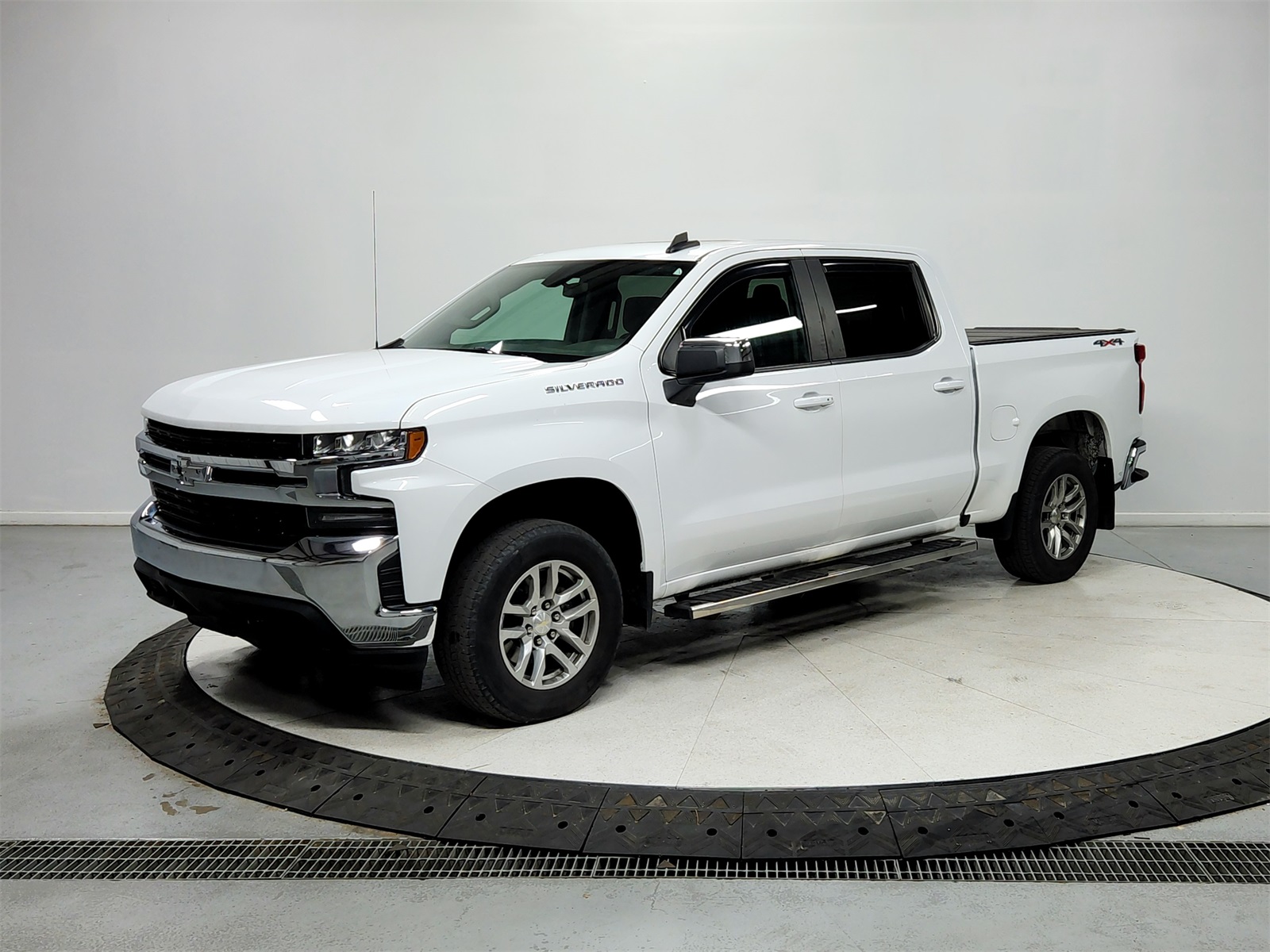 2021 Chevrolet Silverado 1500 LT photo 3