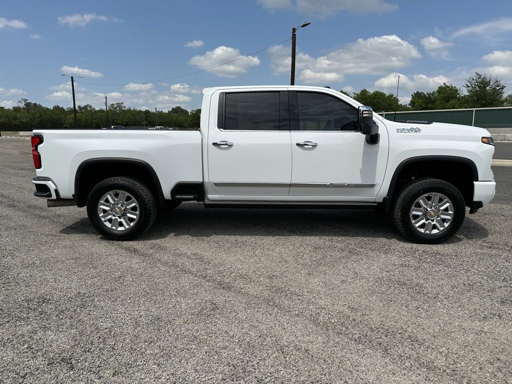 2025 Chevrolet Silverado 2500HD High Country photo 4