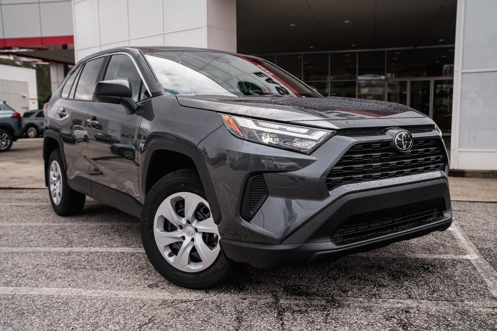2025 Toyota RAV4 LE's photo