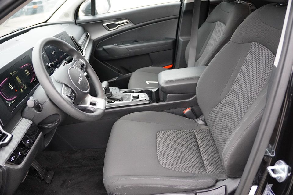 2023 Kia Sportage LX photo 2