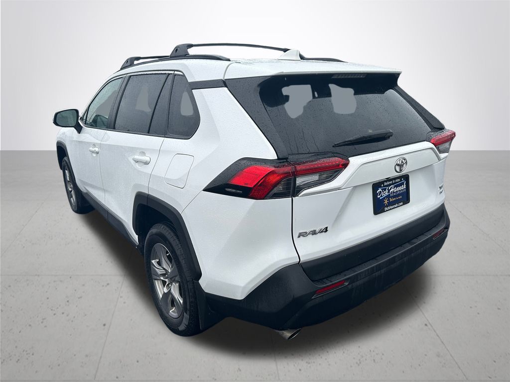 2024 Toyota RAV4 XLE photo 9