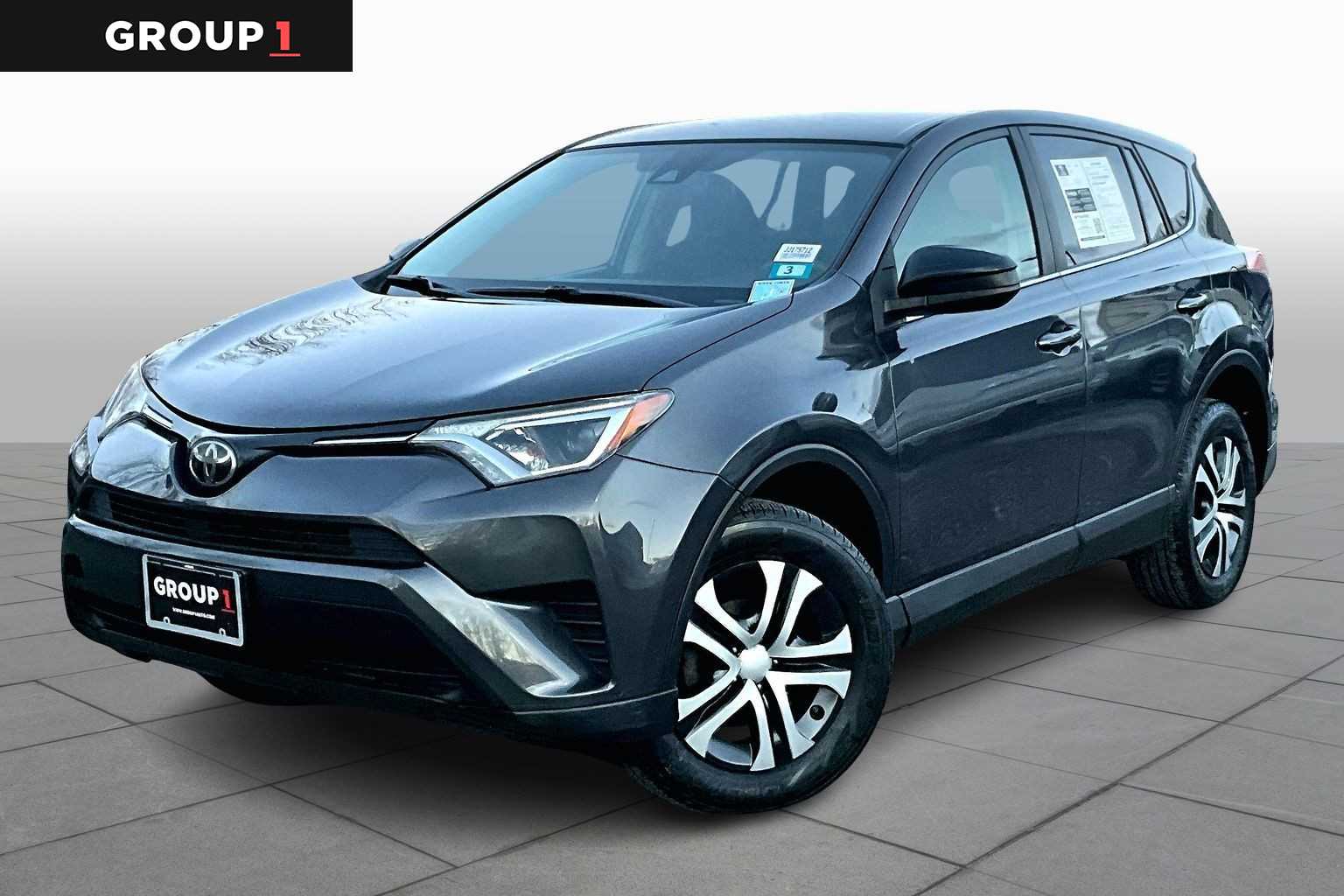 2018 Toyota RAV4 LE's photo