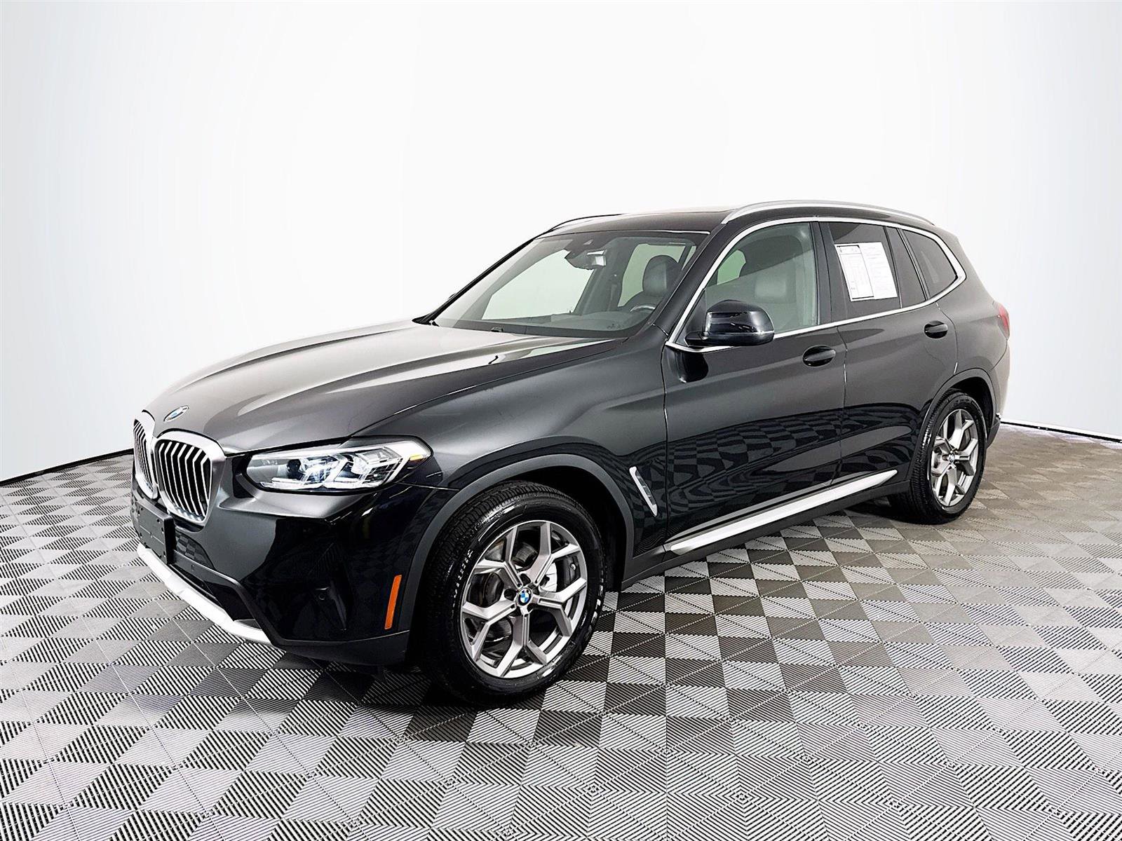 2022 BMW X3 30i's photo