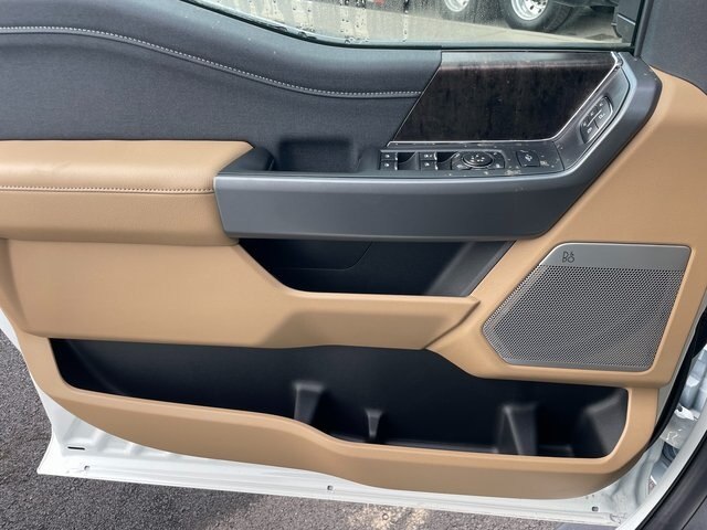 2025 Ford F-350 Lariat photo 18