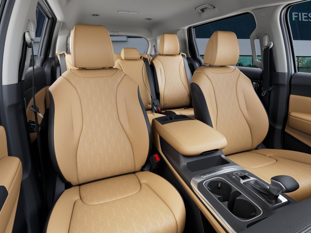 2024 Kia Carnival LX photo 15