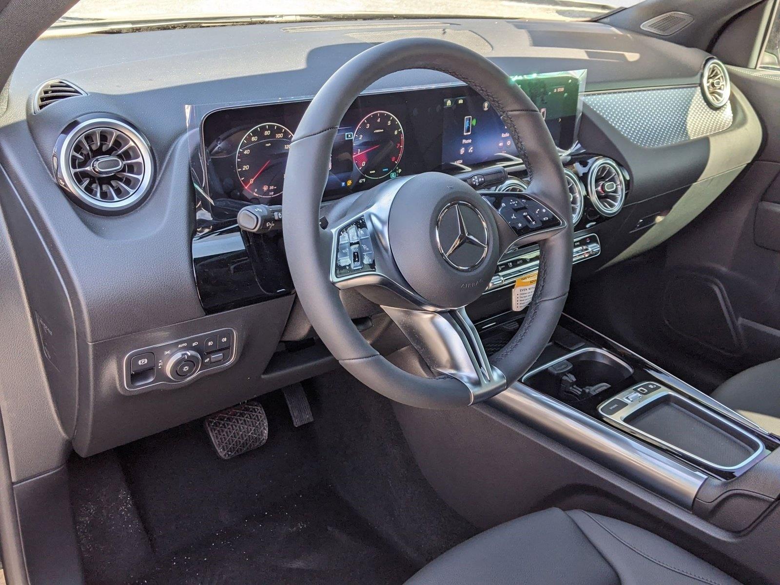 2025 Mercedes Benz GLA 250 4MATIC photo 3