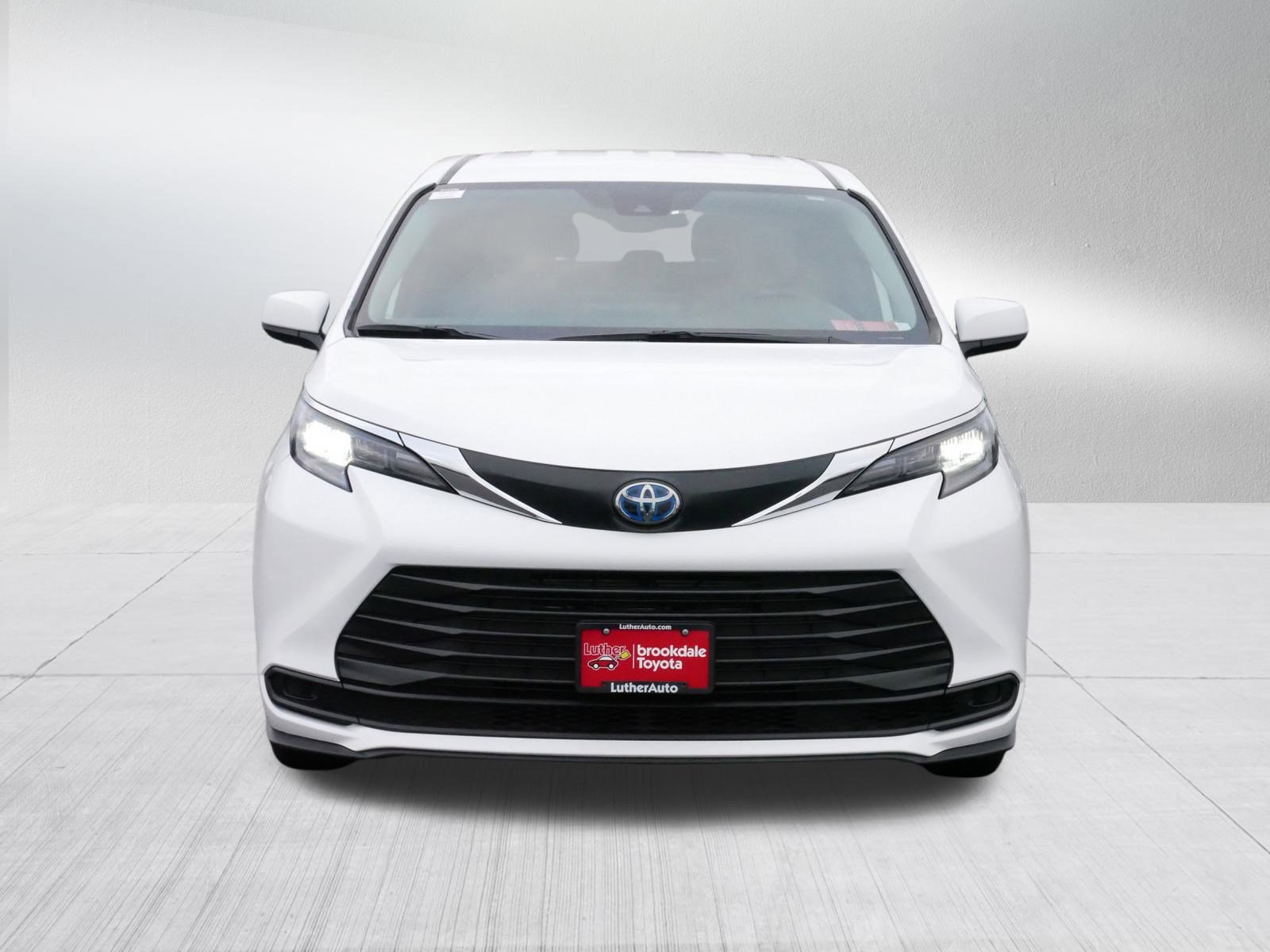 Used 2025 Toyota Sienna LE with VIN 5TDKSKFC9SS171443 for sale in Brooklyn Center, Minnesota