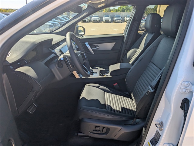 2025 Land Rover Discovery Sport SE photo 6