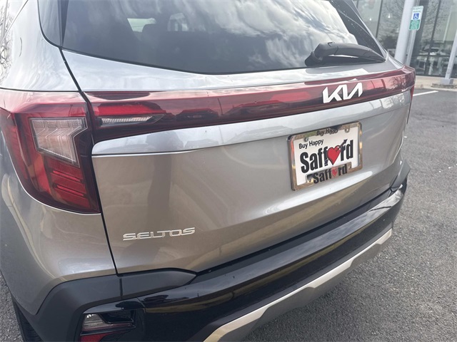 2024 Kia Seltos EX photo 3