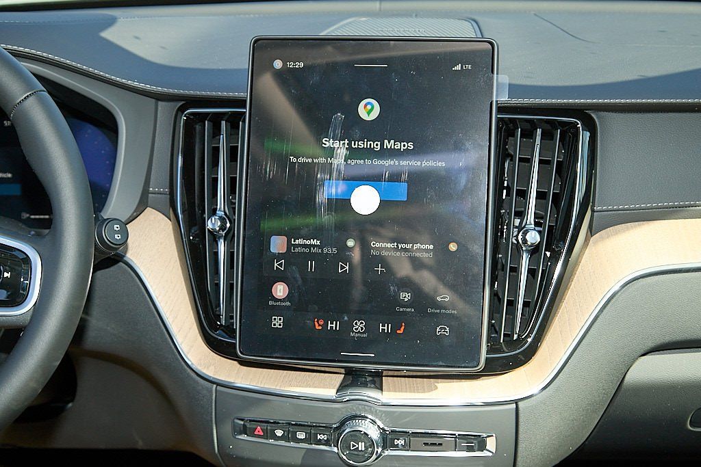 2026 VOLVO XC60 - Image 25