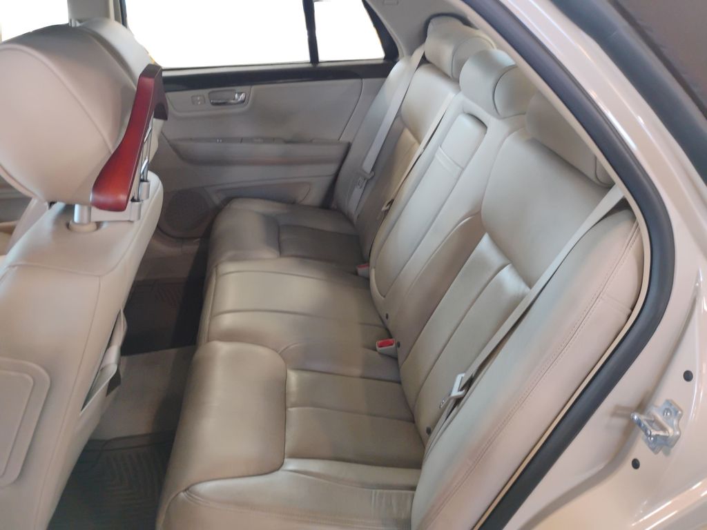 2011 Cadillac DTS Luxury photo 14