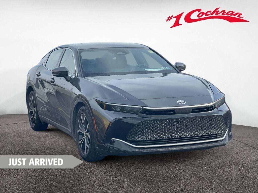 2023 Toyota Crown XLE's photo