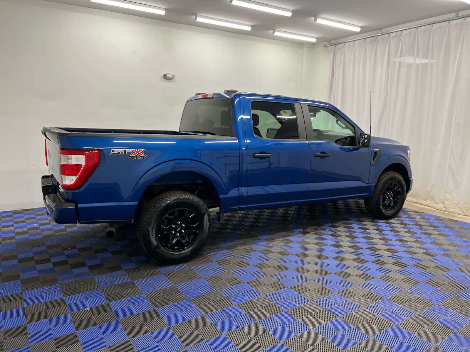 2022 Ford F-150 XL photo 2