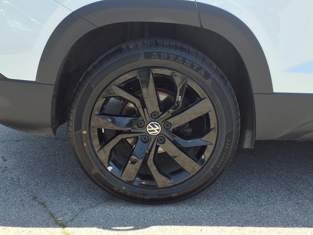 2022 Volkswagen Taos SE photo 4