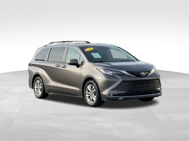 2021 Toyota Sienna Limited's photo