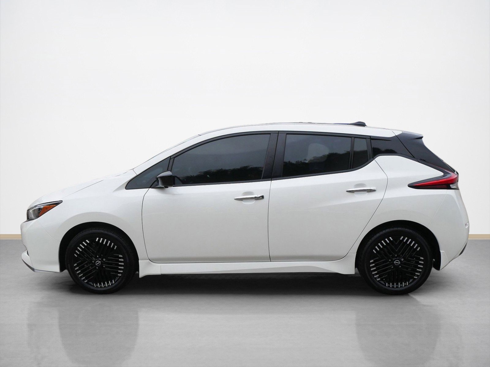 2024 Nissan Leaf SV Plus photo 6