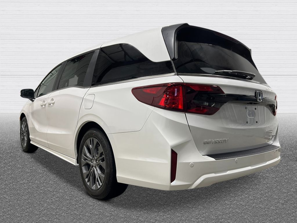 2026 Honda Odyssey Touring photo 3