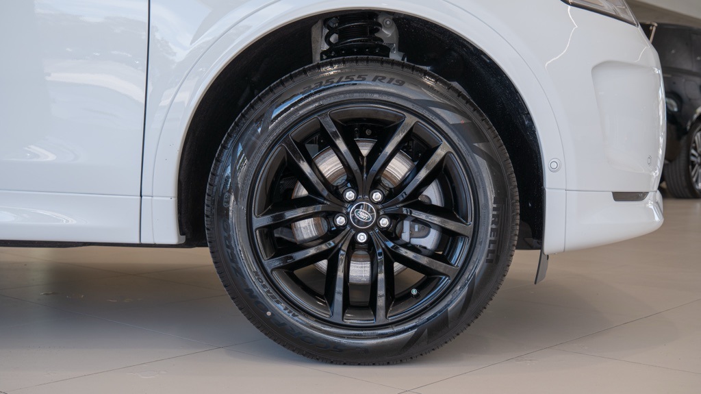 2025 Land Rover Discovery Sport S photo 7