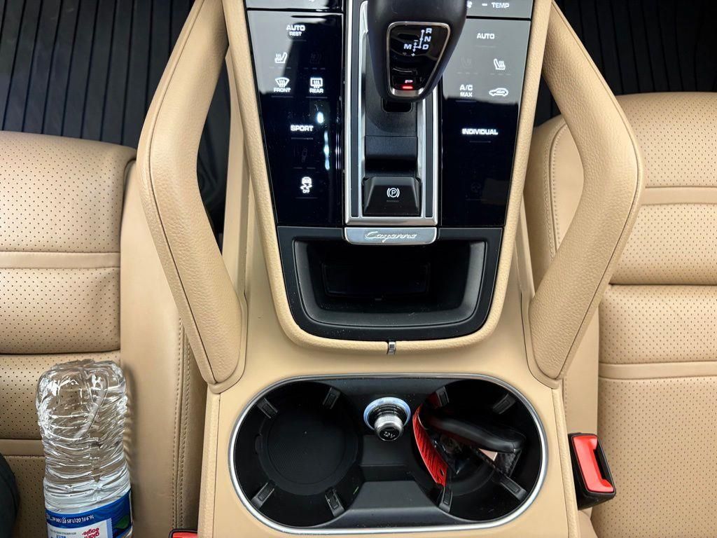 2022 Porsche Cayenne Base photo 16