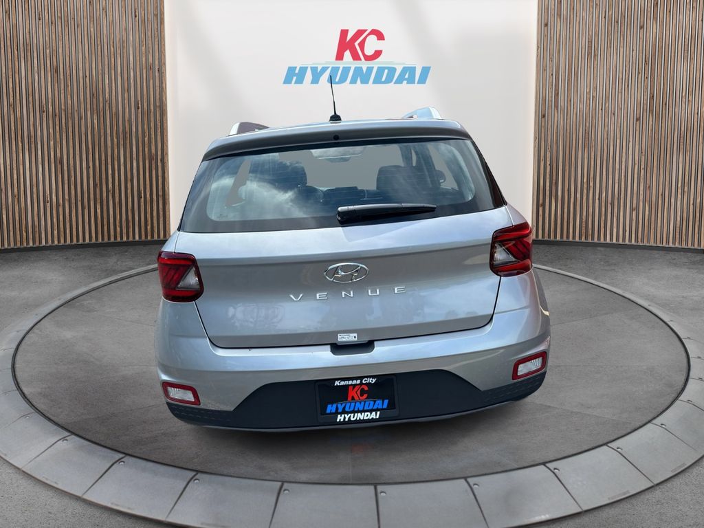 2025 Hyundai Venue SEL photo 3