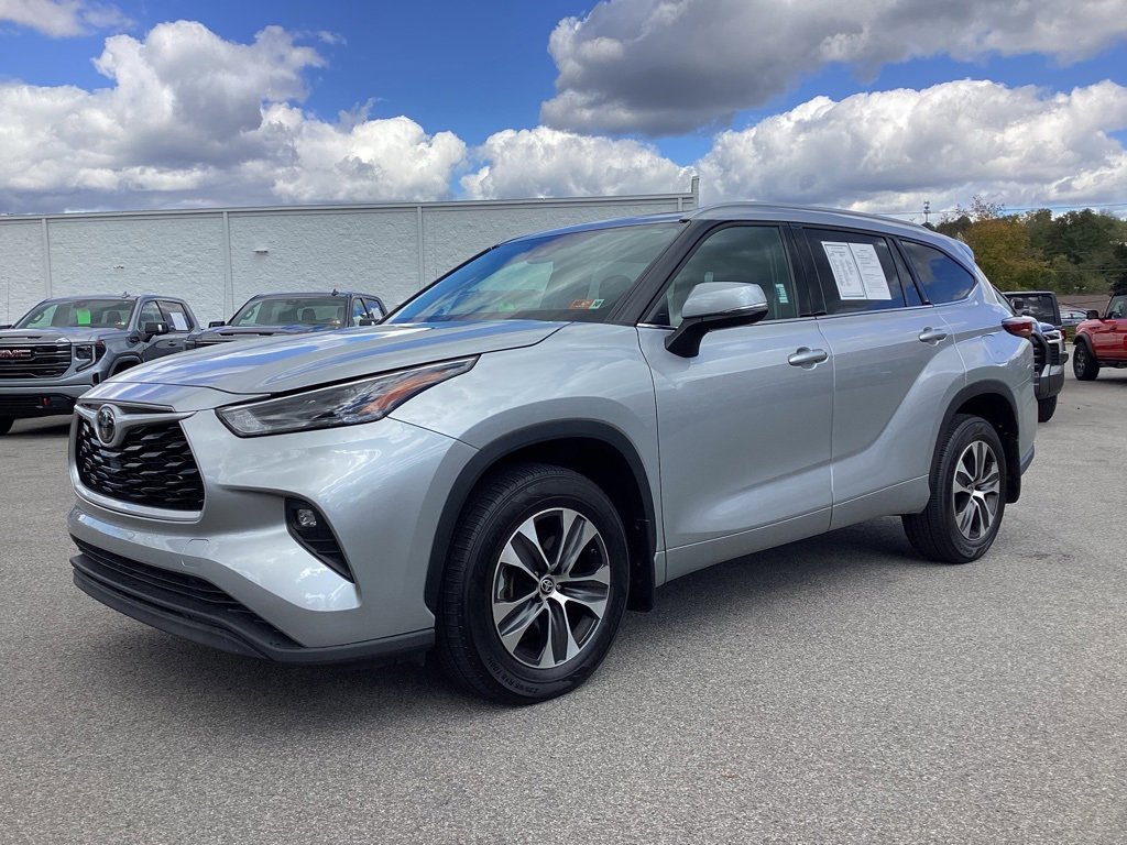 2022 Toyota Highlander XLE's photo