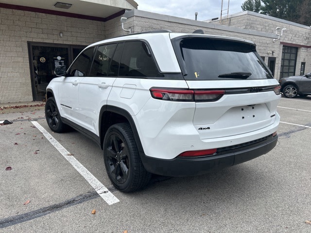 2023 Jeep Grand Cherokee Limited photo 3