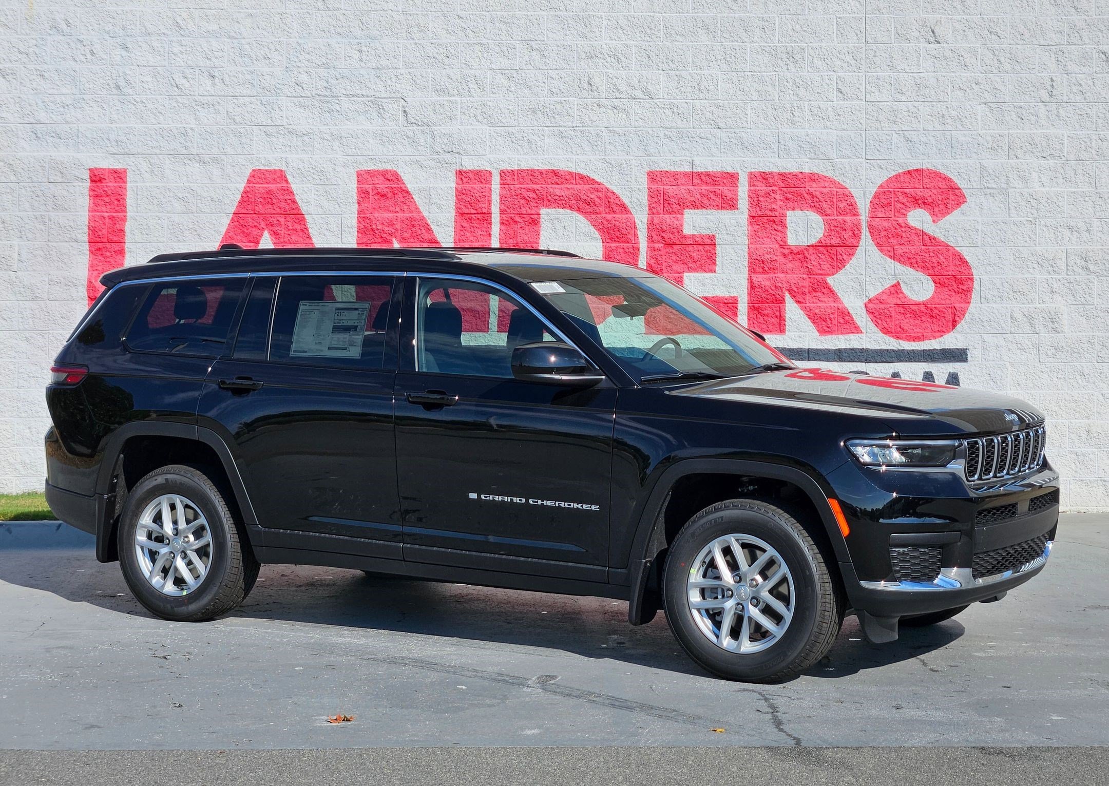 2025 Jeep Grand Cherokee L Laredo's photo