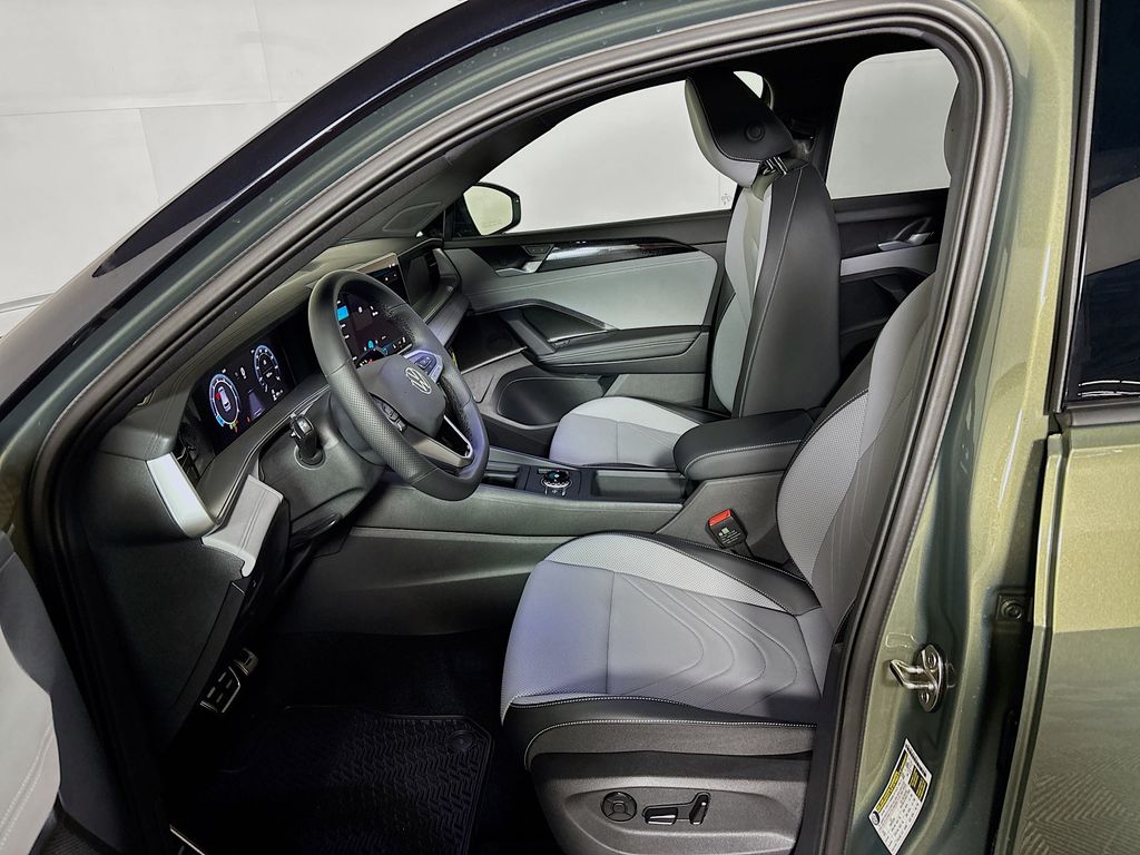 2025 Volkswagen Tiguan SE R-Line Black photo 10