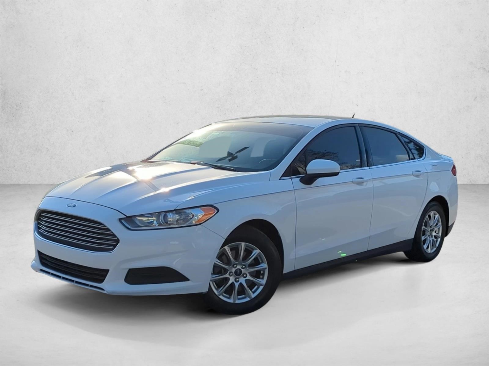 2015 Ford Fusion S's photo