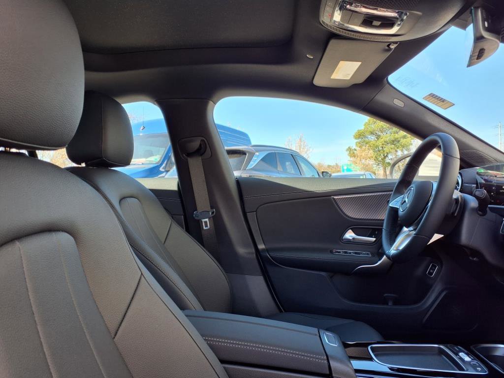 2025 Mercedes Benz CLA 250 photo 9