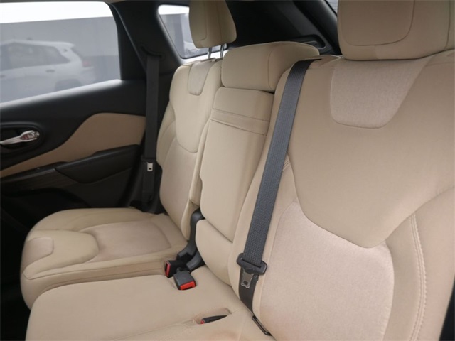 2015 Jeep Cherokee Sport photo 6