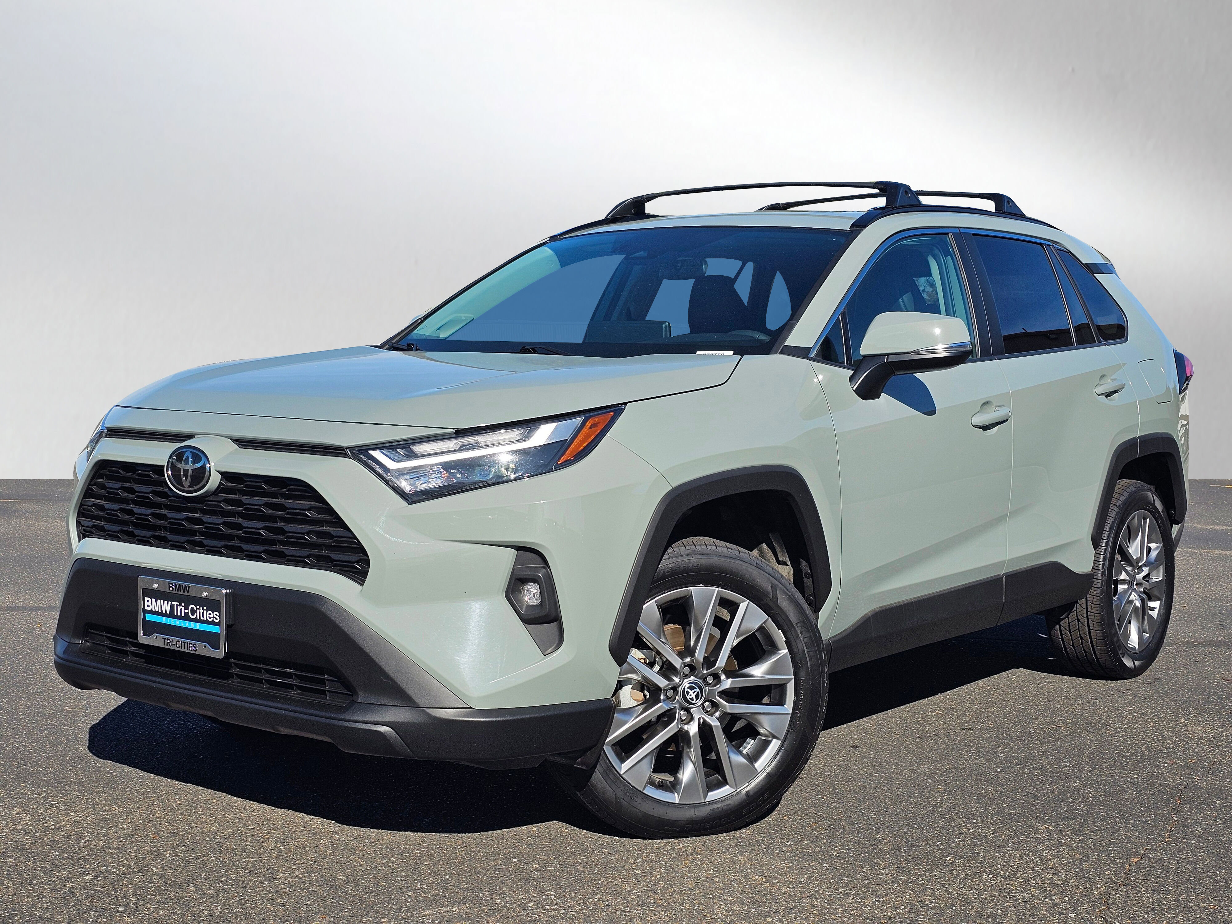 2023 Toyota RAV4 XLE Premium's photo