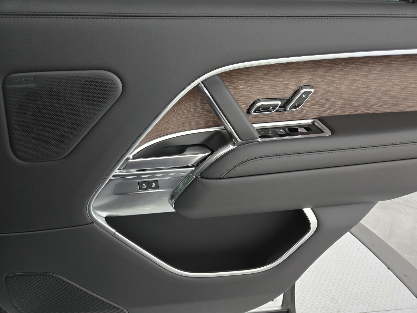 2025 Land Rover Range Rover SE photo 19