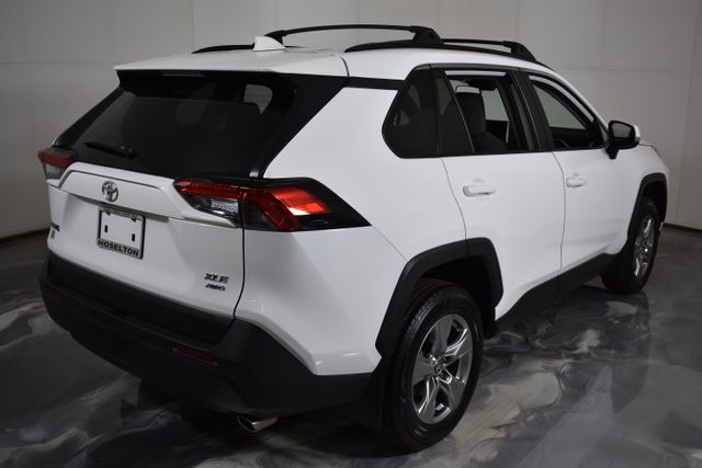 2023 Toyota RAV4 XLE photo 4