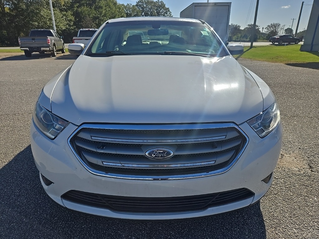 2015 Ford Taurus SEL photo 2