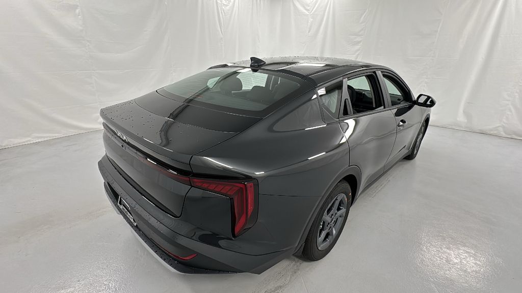 2025 Kia K4 LXS photo 3
