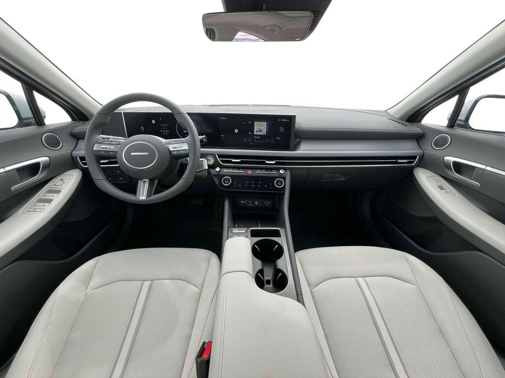 2025 Hyundai Sonata SEL photo 4