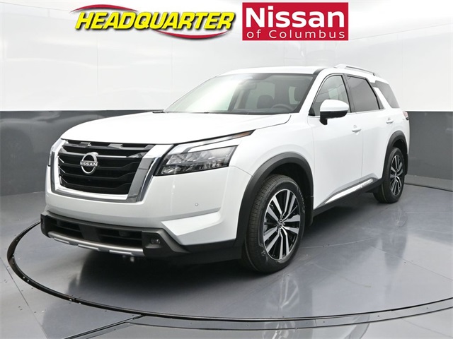 2025 Nissan Pathfinder Platinum's photo
